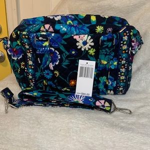 Vera Bradley 100 handbag. EUC